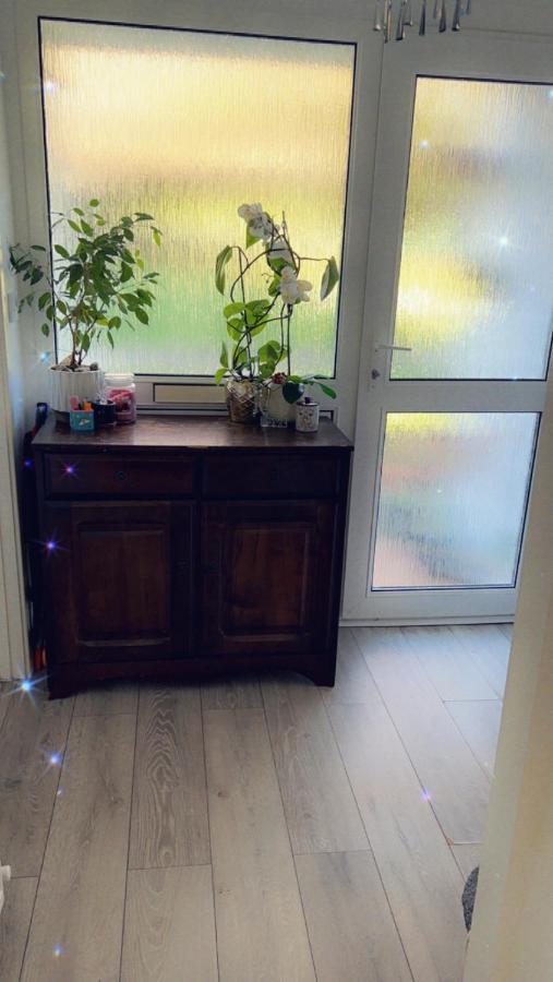 Stay In Woking With Benita Horsell Экстерьер фото