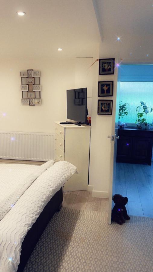 Stay In Woking With Benita Horsell Экстерьер фото